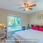 Entire Modern 2-Bedroom Condo With 3 Queen Bed, Free Parking, Pool