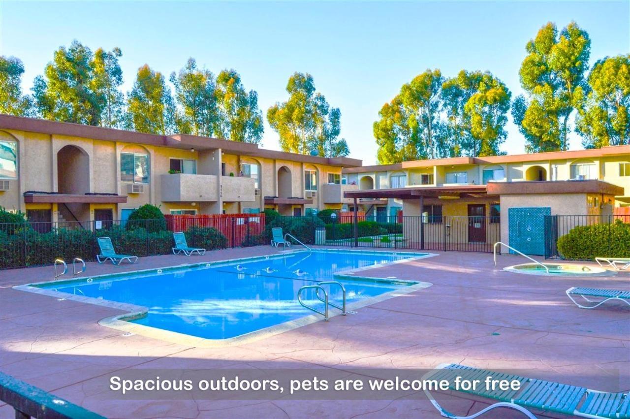 Apartment Entire Modern 2-bedroom With 3 Queen Bed, Free Parking, Pool San Diego