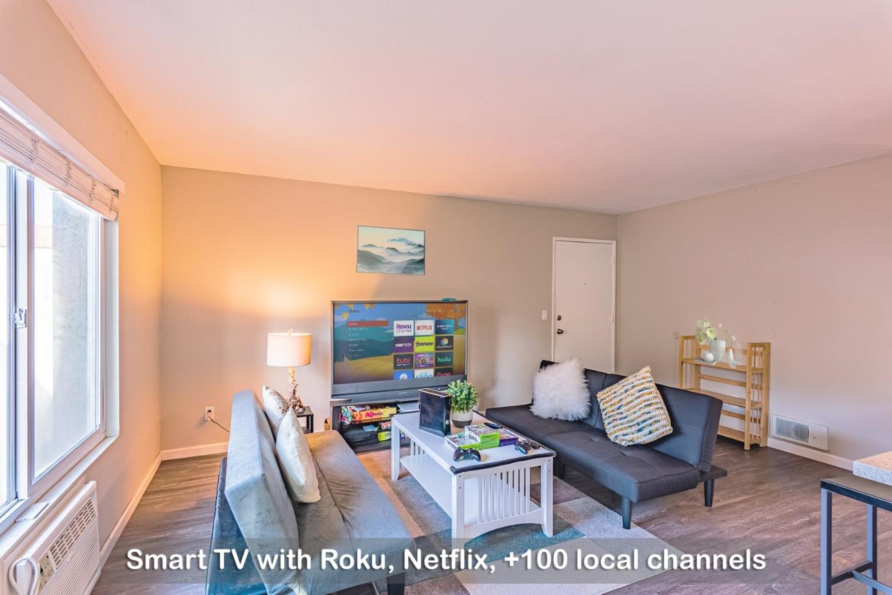 Apartment Entire Modern 2-bedroom With 3 Queen Bed, Free Parking, Pool *